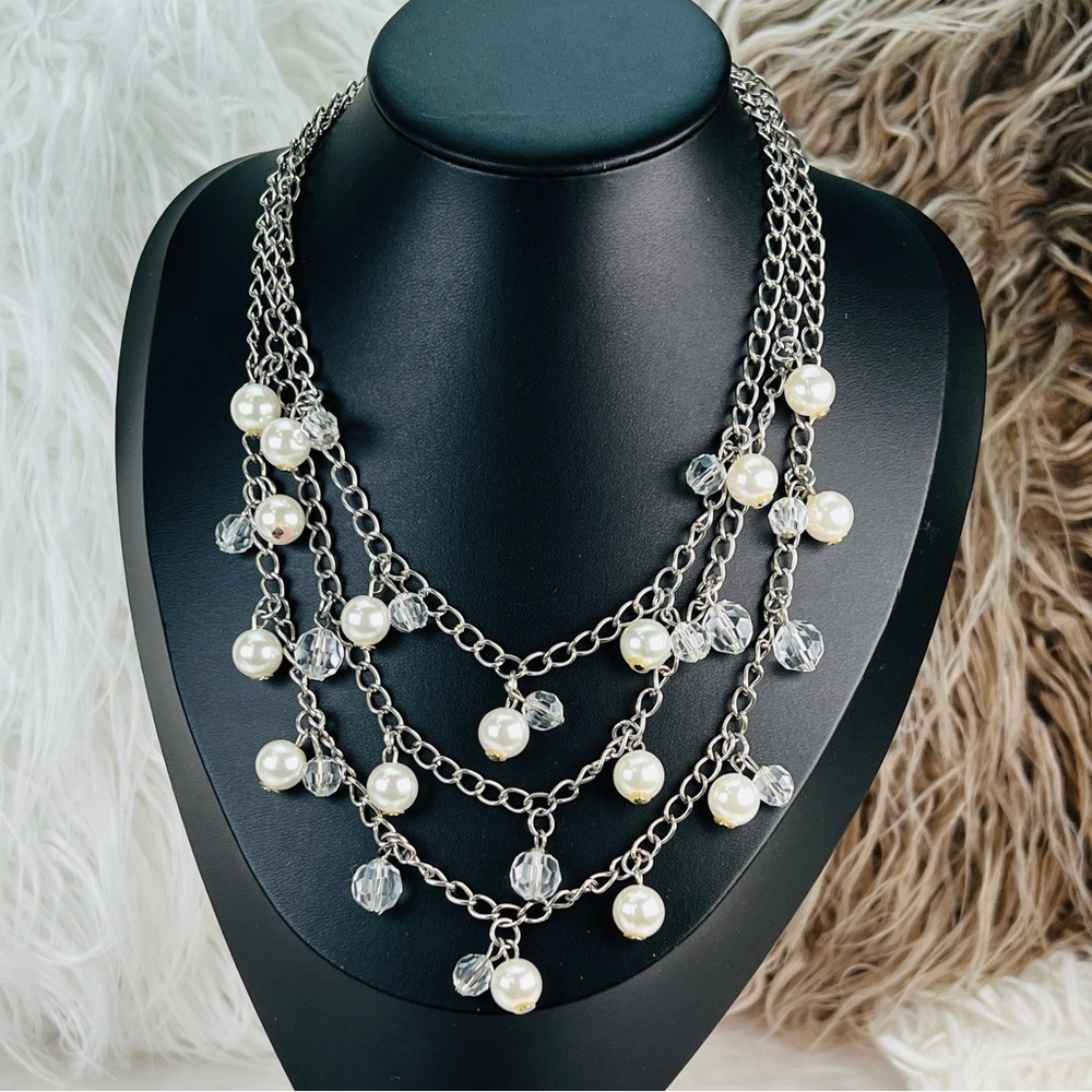 Super fun, Silvertone and white reflective beaded draping costume neckla…